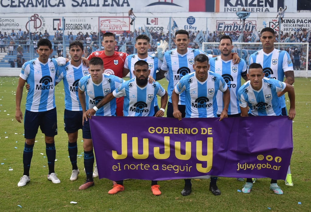 La formación inicial de Gimnasia de Jujuy, que este domingo empató en el clásico contra Gimnasia y Tiro y sumó un punto que poco le ayuda en la tabla.