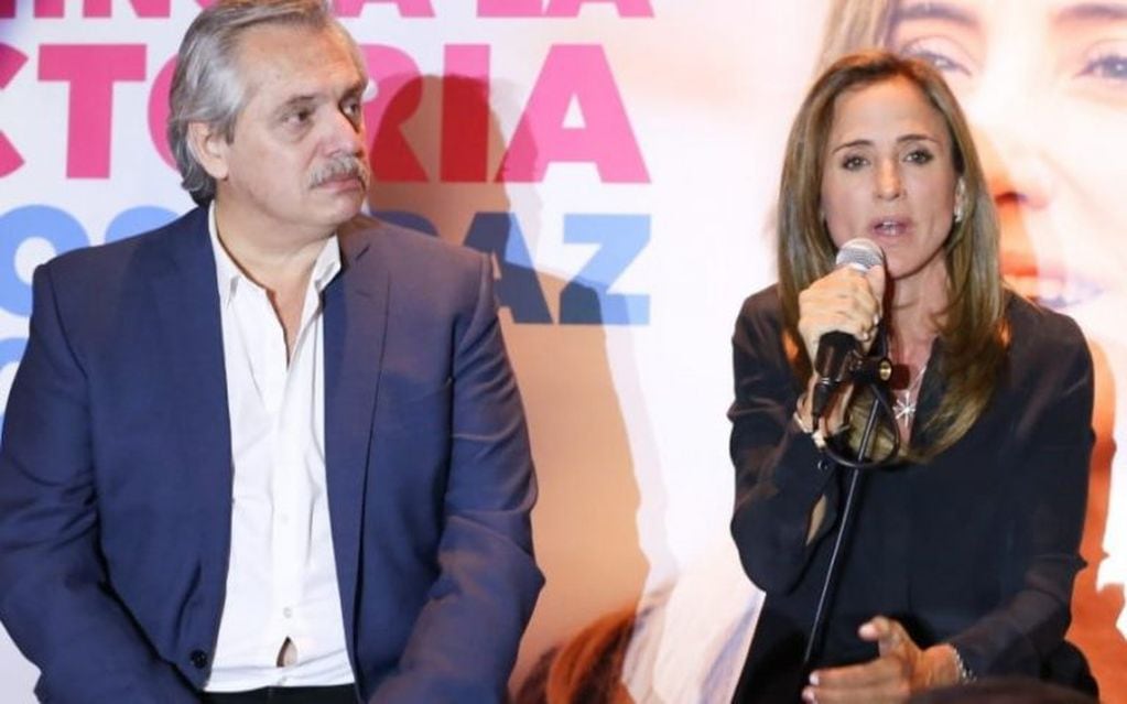 Victoria Tolosa Paz había llamado a "La Unidad del Peronismo" en La Plata para ganarle a Julio Garro en una conferencia junto con Alberto Fernández (Web)