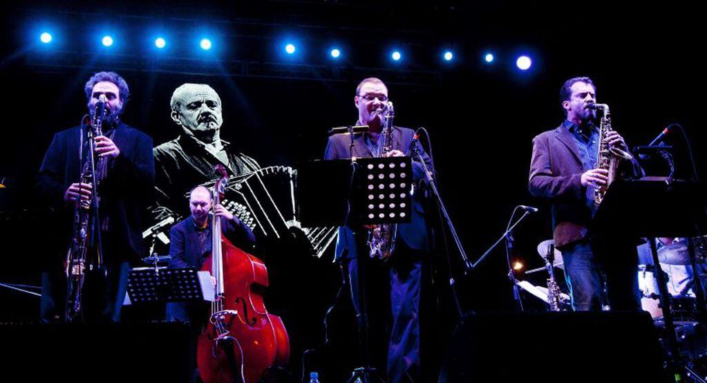 Escalandrum, en acción. La agrupación que dirige Daniel Piazzolla tributará un homenaje en Bolivia al gran compositor y músico marplatense Astor Piazzolla.