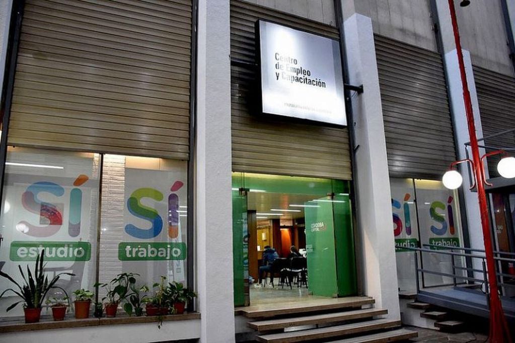 Las nuevas oficinas de Capacitación y Empleo de la Municipalidad de Córdoba en la Galería Cinerama.