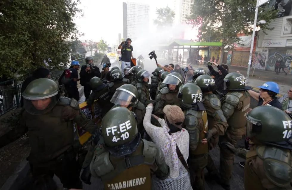 Al menos 20 detenidos en una marcha en rechazo a la visita de Francisco a Chile. Foto: DPA.