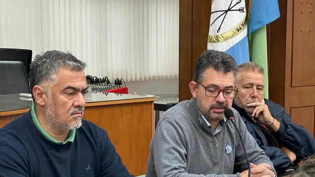 Germán Cáceres -secretario de Desarrollo Social y Salud-, Germán Bottero y Marcelo Pfaffen, Coordinador de Zoonosis de la Municipalidad de Rafaela