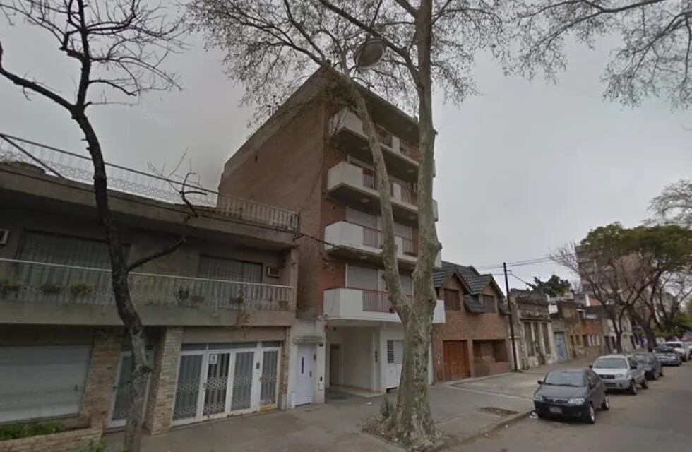El hijo y el yerno de la víctima advirtieron que la puerta del lugar estaba abierta. (Google Street View)