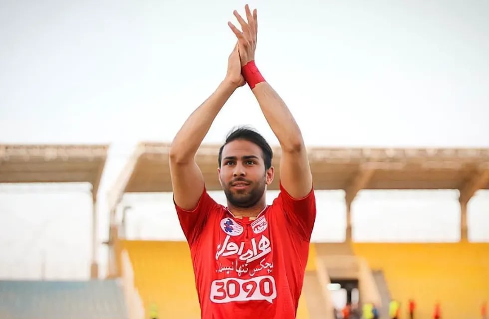 Amir Nasr-Azadani, el futbolista de 26 años que podría ser ejecutado por el régimen iraní.