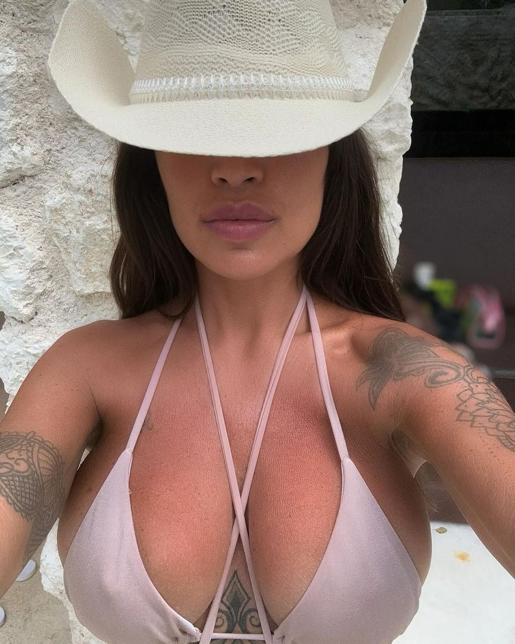 Flor Peña paralizó Instagram luciendo una espectacular trikini ultra escotada