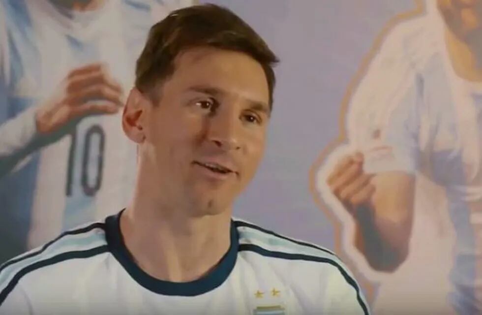 Lionel Messi casi rompe en llanto en plena entrevista.