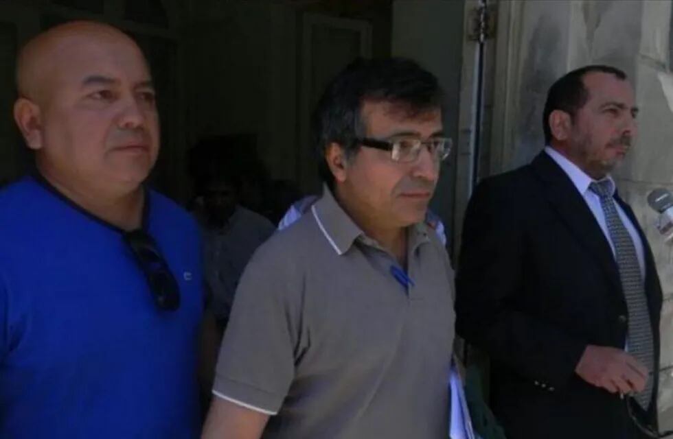 El ex cura Domingo Pacheco (centro) condenado a 13 años de prisión por abuso sexual de menores con acceso carnal.