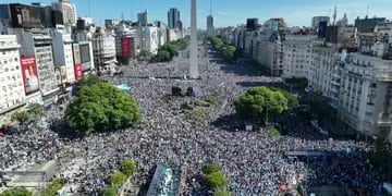 Hinchas argentinos en el Obelisco