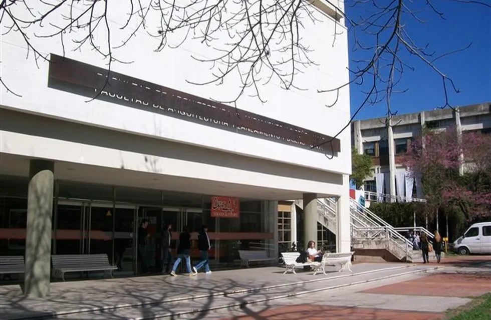 Las dos casas de estudio en conflicto pertenecen al Centro Universitario Rosario (CUR). (Archivo)