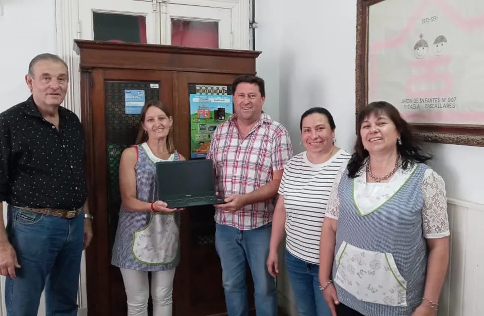Gestión Ambiental de Tres Arroyos entregó los premios a las escuelas ganadoras del programa “Desafío Botellas de Amor”