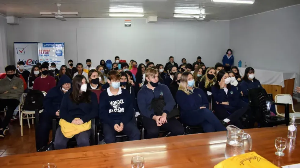 Estudiantes de Montecarlo tuvieron un charla sobre trata de personas.