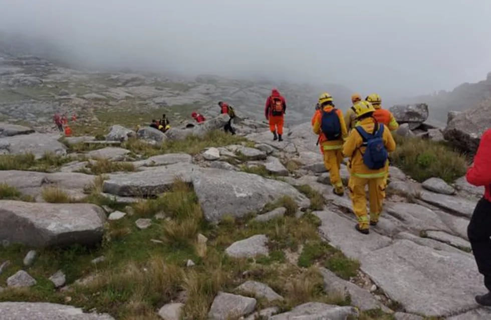 Las nubes complican las tareas de búsqueda del turista perdido en el Cerro Negro (foto,La Voz).