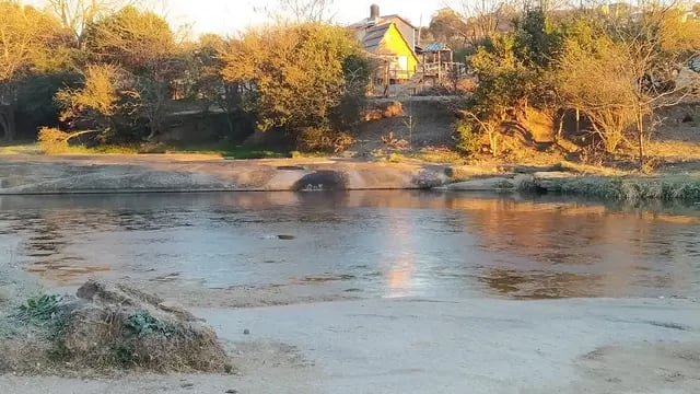 Río de Tanti amaneció ¡congelado!