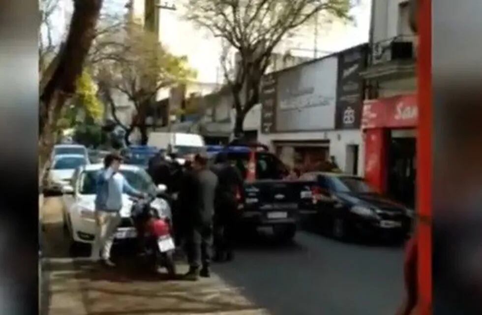 La detención del delincuente ocurrió en calle San Luis al 1800. (Captura de TV)