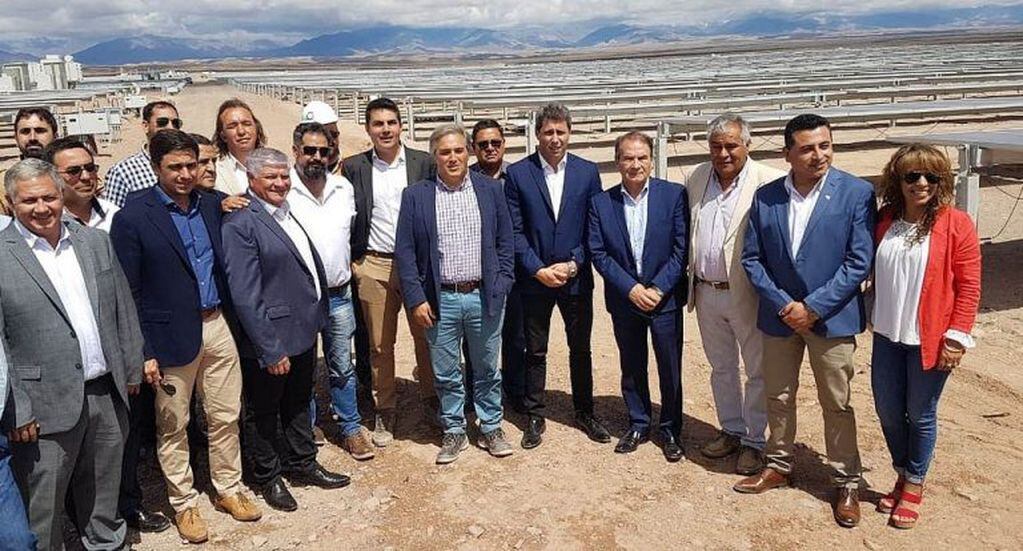 Funcionarios y empresarios en el acto inaugural del Proyecto Solar Iglesia – Estancia Guañizuil.