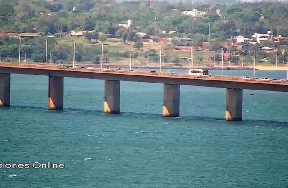 Congestión en el puente Posadas-Encarnación.
