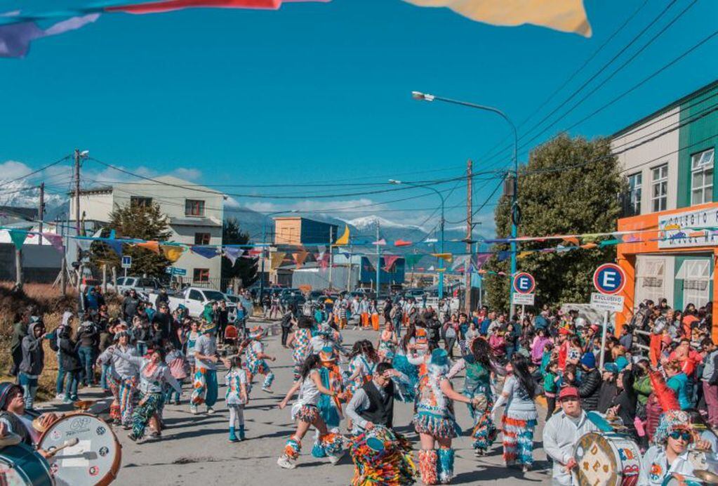  Carnaval de los barrios de Ushuaia - Barrio Felipe Varela - Foto de archivo