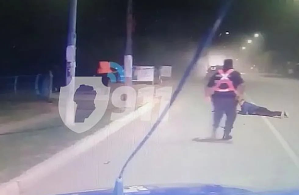 Ciudad de Córdoba. Policías detuvieron a tres ladrones que robaron una moto (Captura de video).