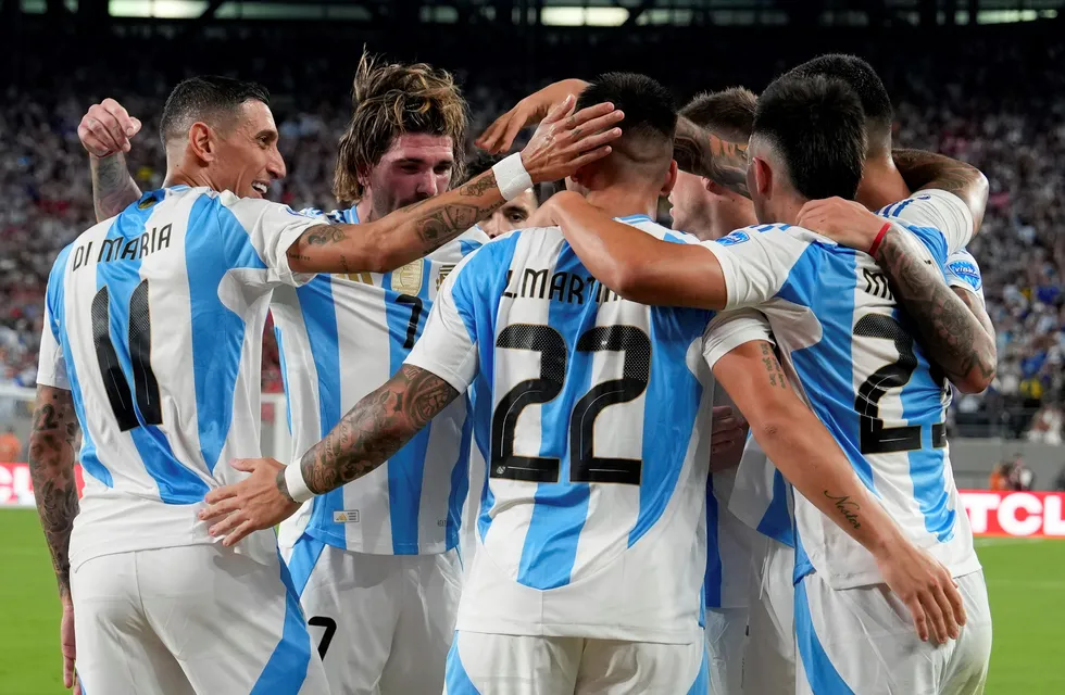 Argentina superó a Chile y sigue con puntaje ideal en la Copa América 2024. Ya está en cuartos de final. (AP)