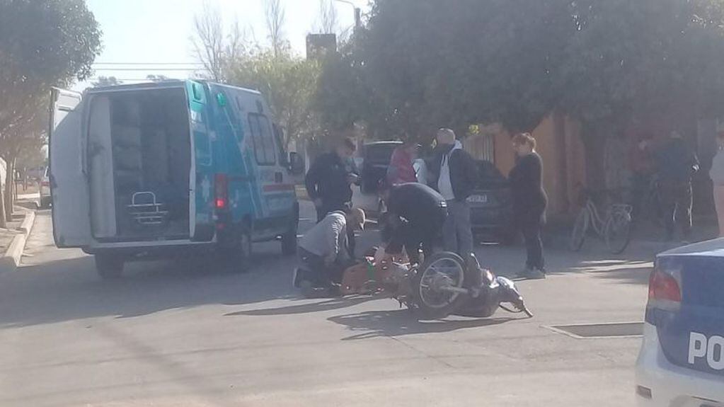 Accidente en Arroyito entre una motocicleta y un automovil