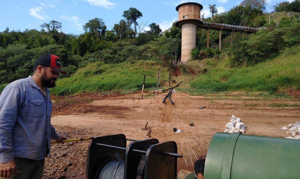 Arriban a Puerto Iguazú nueva cañería para modificar el sistema de captación de agua