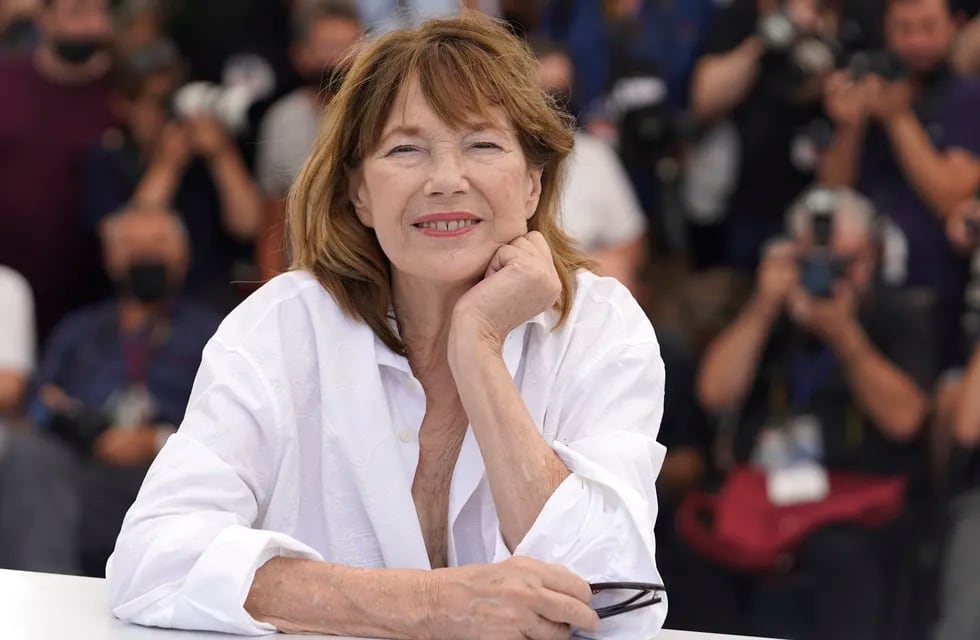 Jane Birkin posa en la sesión fotográfica de la película "Jane By Charlotte", en el 74º festival internacional de cine de Cannes, el 8 de julio de 2021. (AP)
