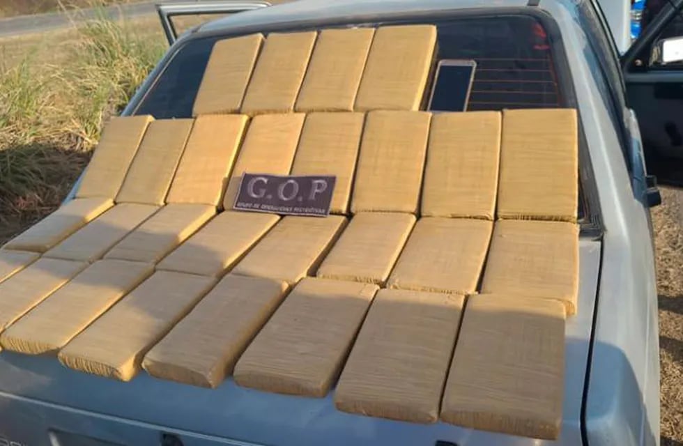 Un conductor trasladaba más de 30 kilos de cocaína en una Fiat Duna.