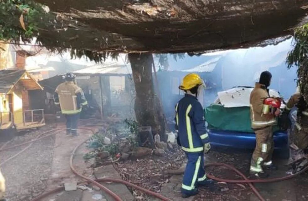 Puerto Iguazú | Dos incendios arrasaron con viviendas y dañaron un local comercial