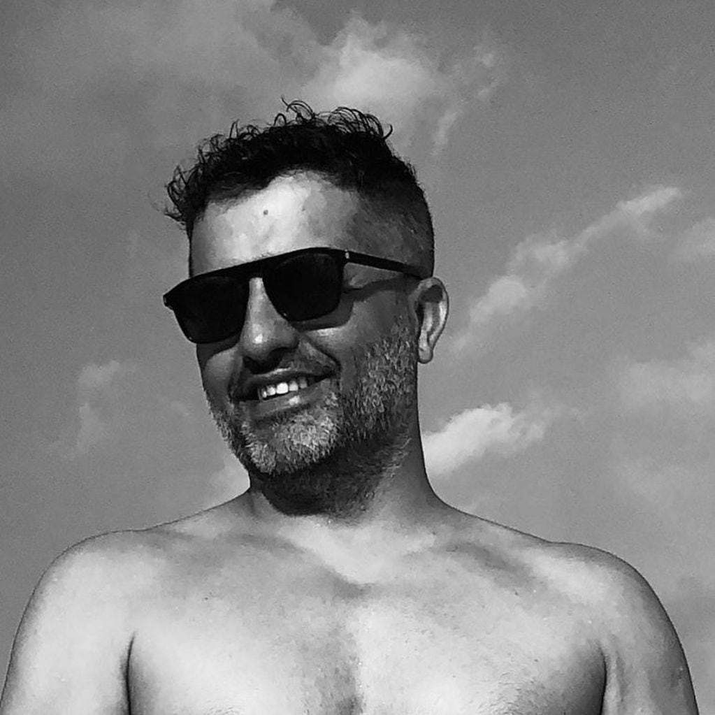Ángel de Brito extrañando el verano (Instagram/ angeldebritooki)