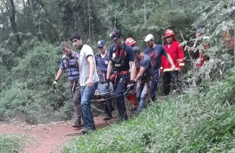 Una turista fue rescatada tras caer en el Salto “La Olla” en Aristóbulo del Valle.