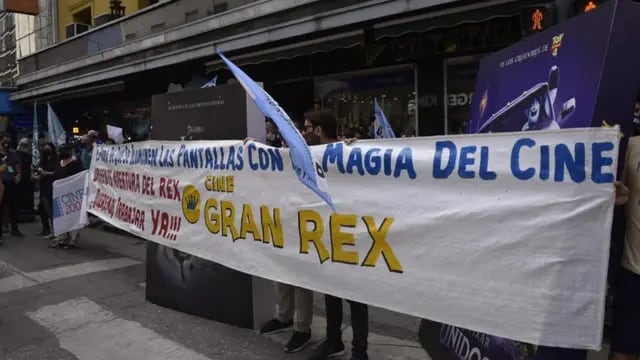 Protesta de trabajadores del cine Gran Rex