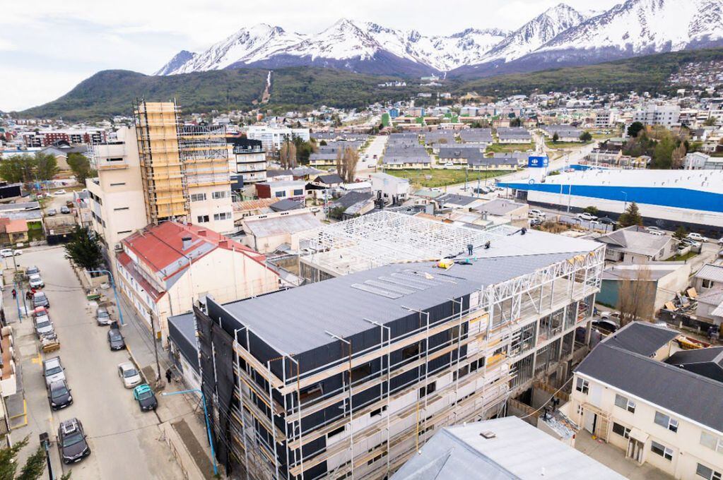 A buen ritmo avanza el techado del Centro de rehabilitación Ushuaia