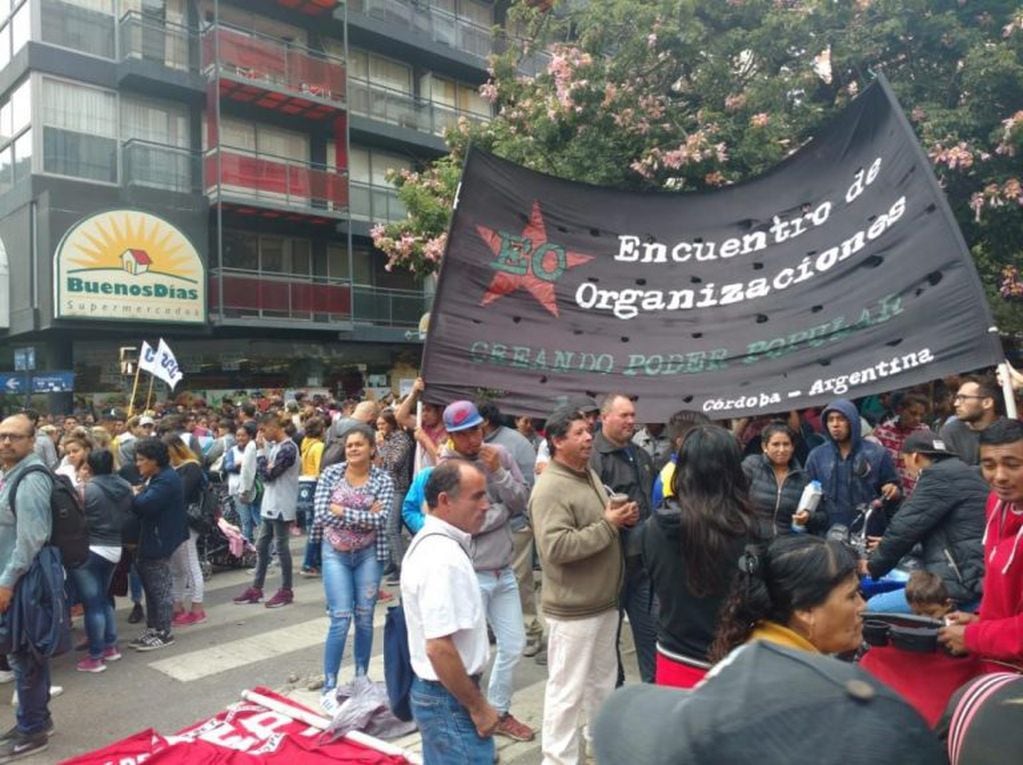 Protesta en Illia y Chacabuco.