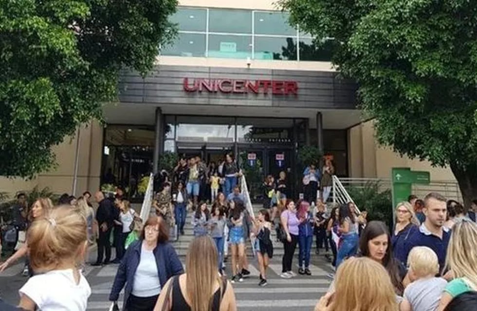 Evacuaron el shopping Unicenter por una amenaza de bomba. (Twitter)