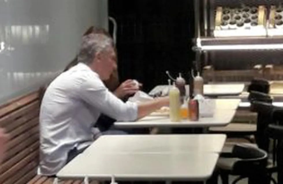 El Presidente comiendo en Olivos
