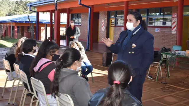 San Pedro: charlas de prevención de drogas, violencia y peligros en el uso de internet