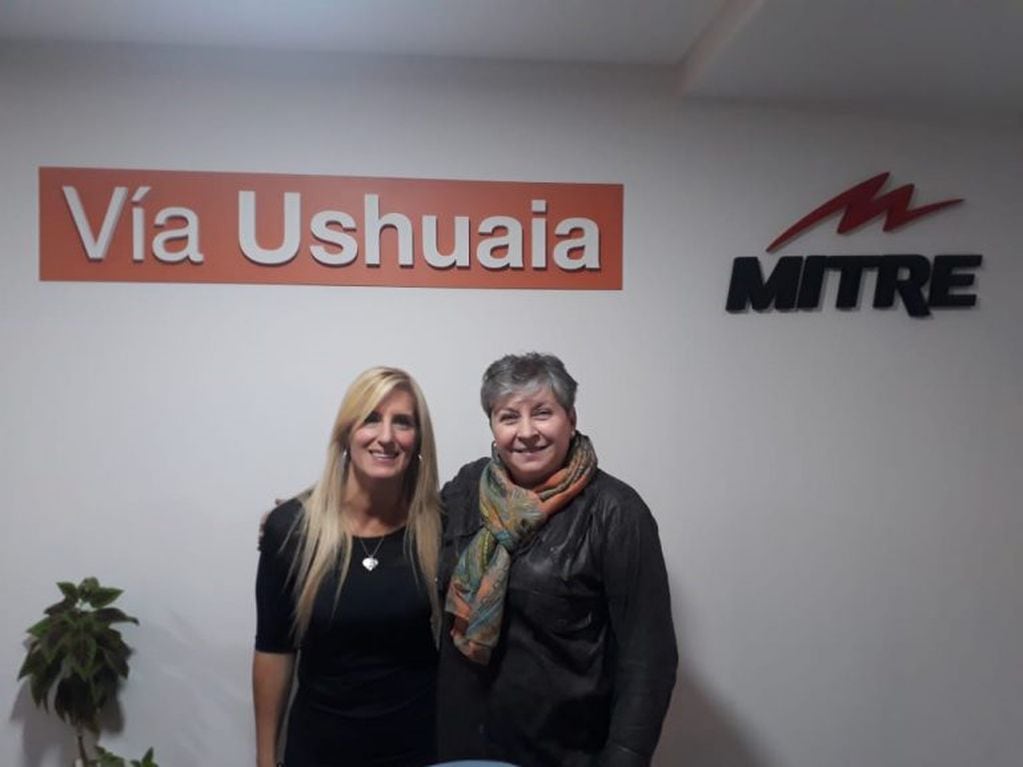 Daniela Badra en Vía Ushuaia Radio junto a la Lic. María del Valle Zúñiga