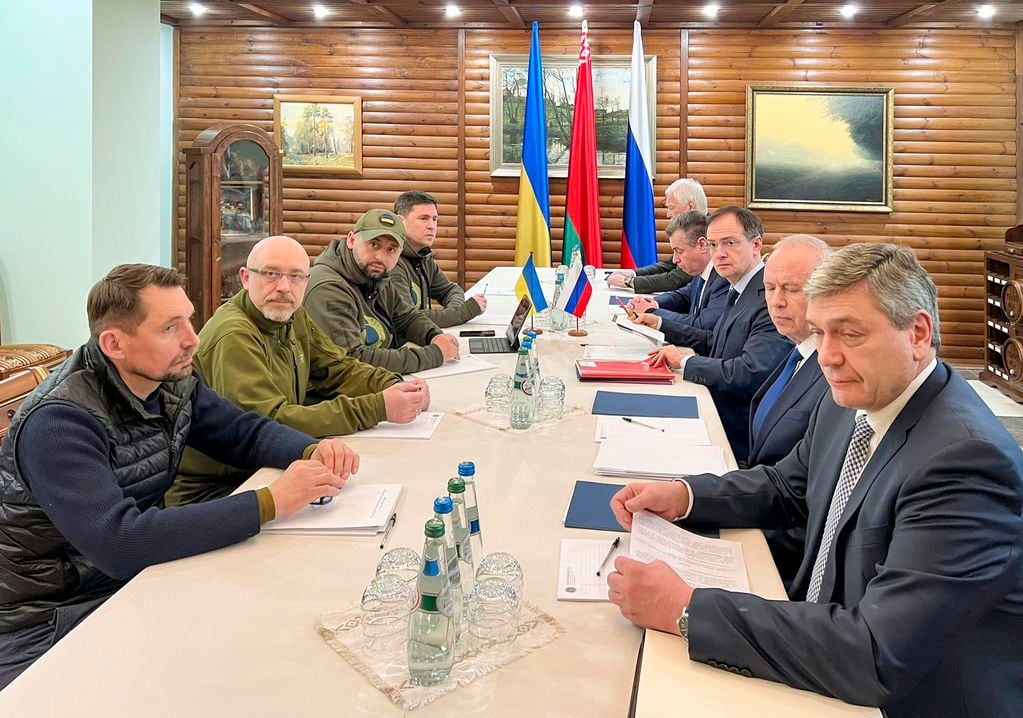 Serpa el cuarto encuentro entre diplomáticos ucranianos y rusos en busca de un "alto al fuego". 