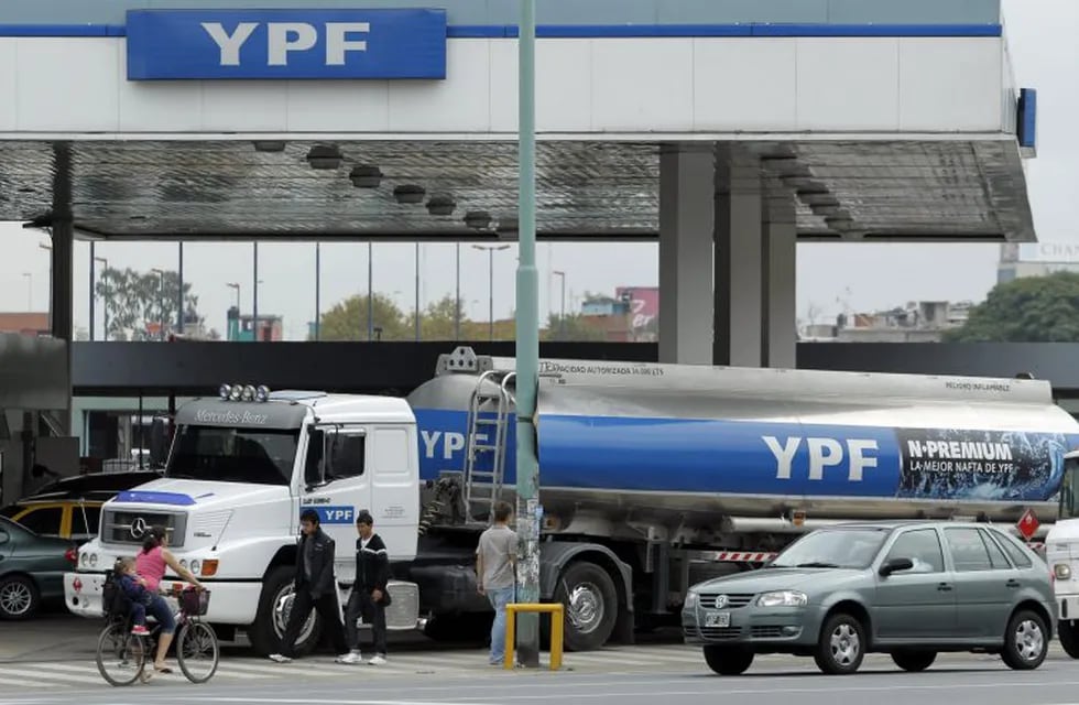 Imagen ilustrativa. YPF camión cisterna.