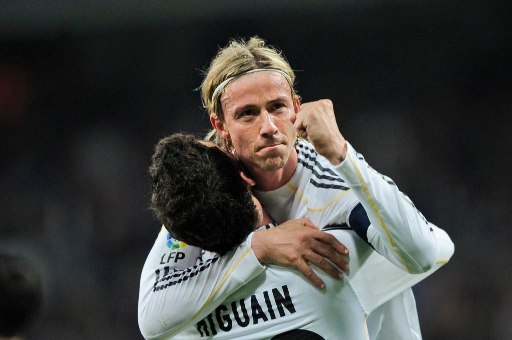 Guti en su última etapa en el Real Madrid, junto con Gonzalo Higuaín.