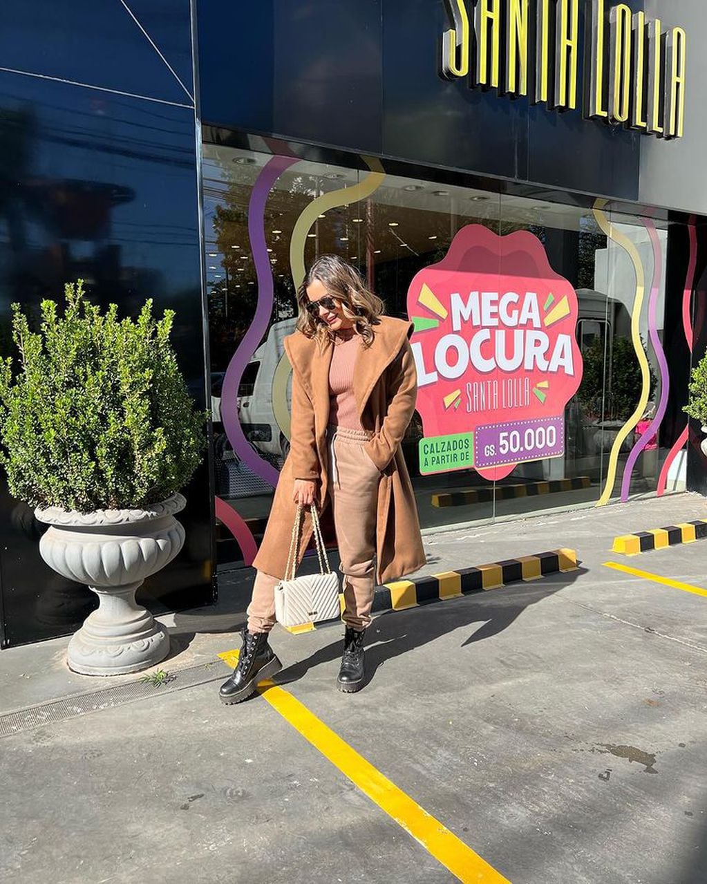 El look “Total Pink” de una exclusiva marca de ropa lucido por Larissa Riquelme.