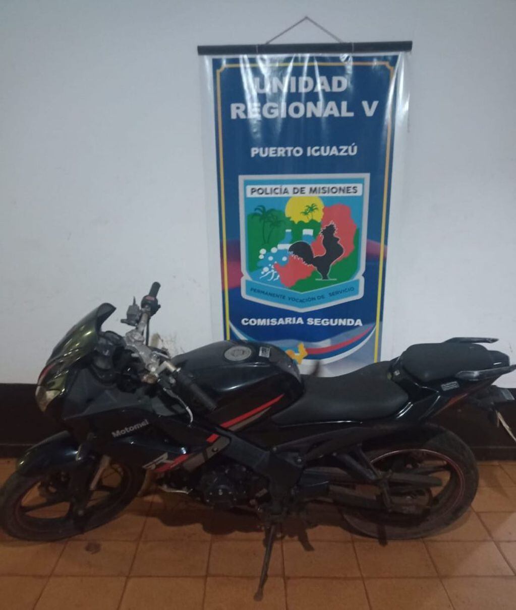 Recuperan una motocicleta presuntamente robada en Puerto Iguazú.