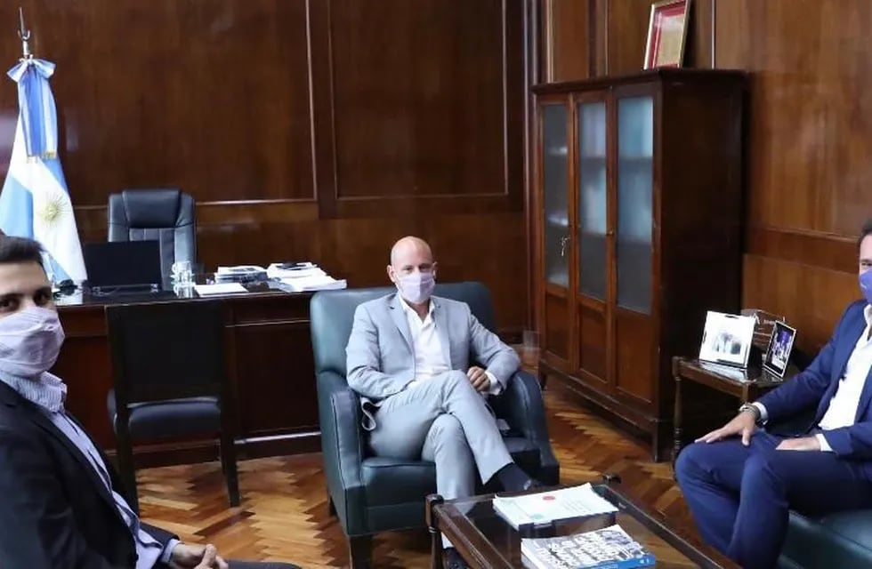 Guillermo Merediz, secretario de Pymes de Nación junto a el subsecretario de Desarrollo Económico de la Municipalidad de Ushuaia, Gustavo Ventura.