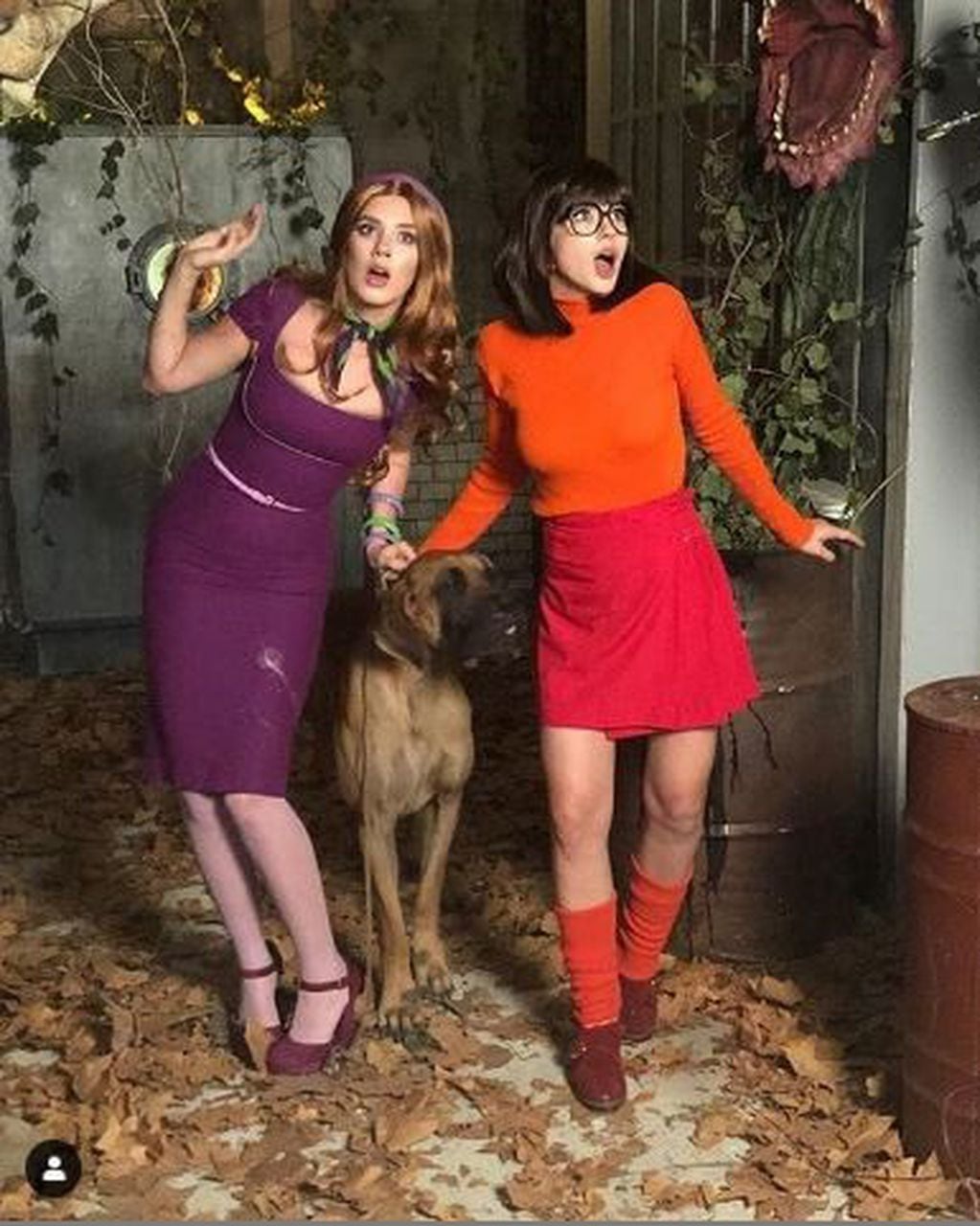 Delfi Chaves y la China Suárez se vistieron como personajes de Scooby Doo para la tapa de la revista Miradas de junio.