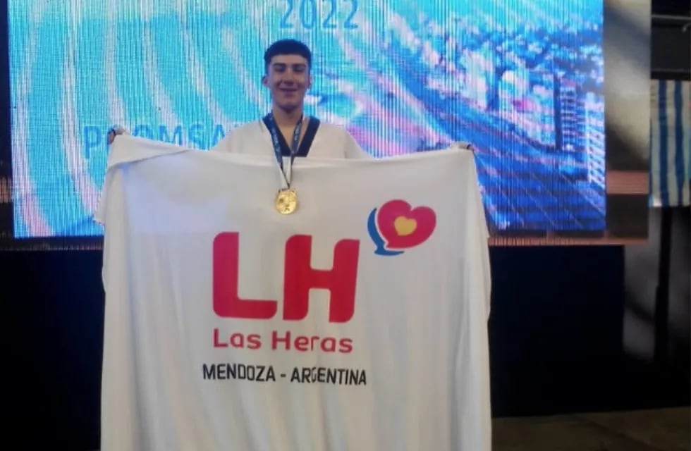 Alejo Santibáñez se consagró campeón en el Argentina Open de Taekwondo, realizado en Mar del Plata.
