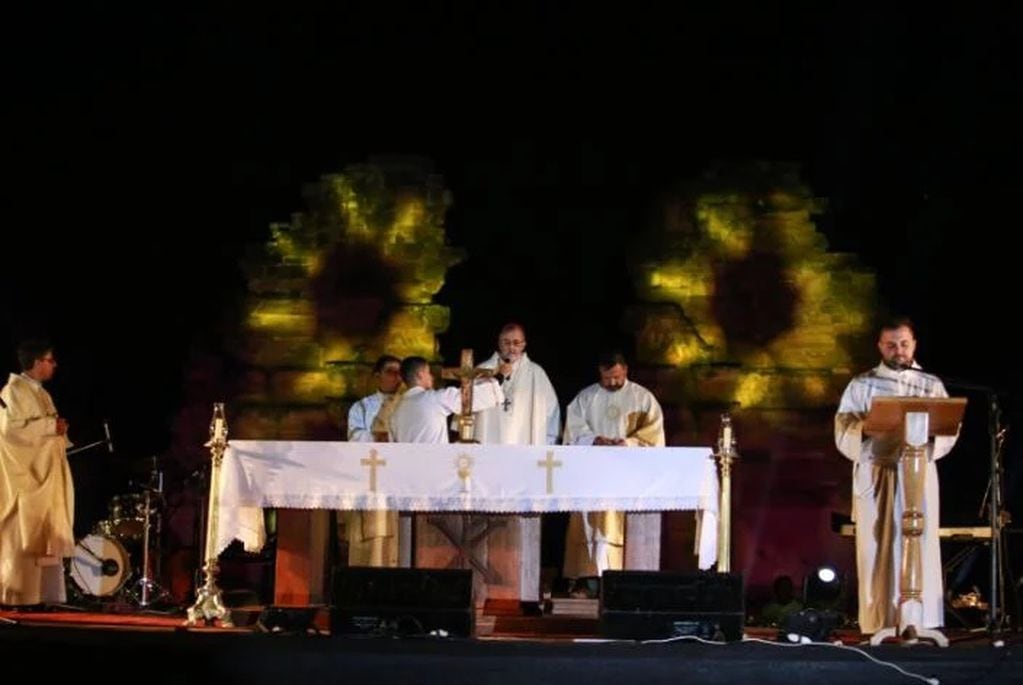 Hugo Passalacqua compartió con miles de feligreses la Misa Popular de las Misiones en San Ignacio