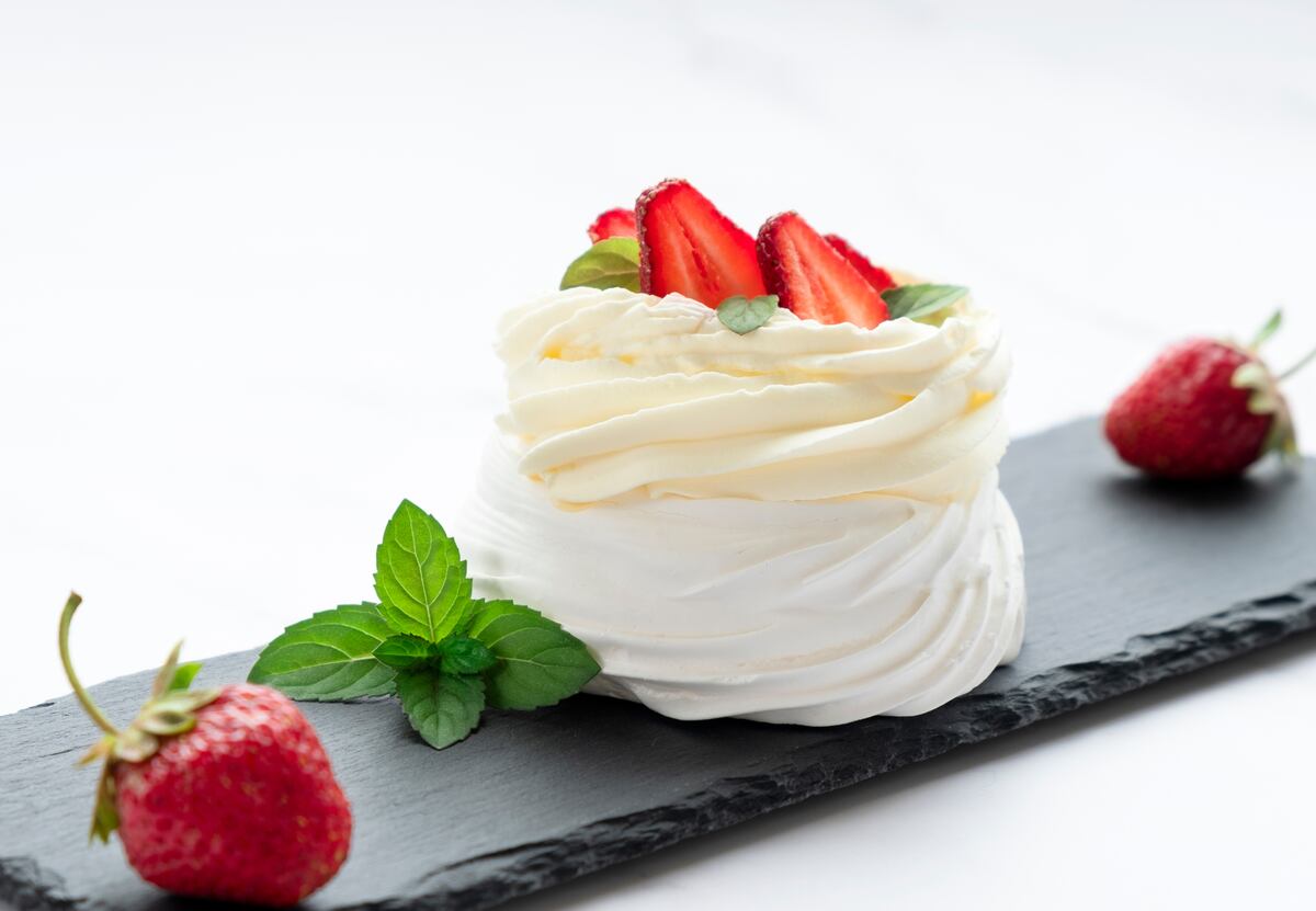 Cómo hacer pavlovas caseras: la receta de un postre ideal para verano thumbnail