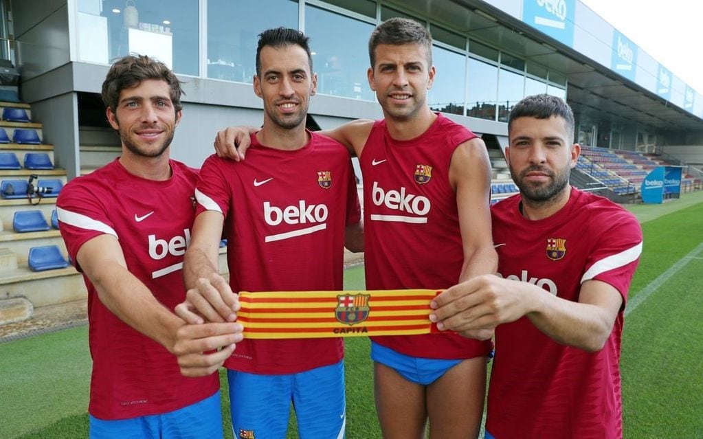 Piqué, Busquets, Alba y Sergi Roberto, los nuevos capitanes del Barcelona.