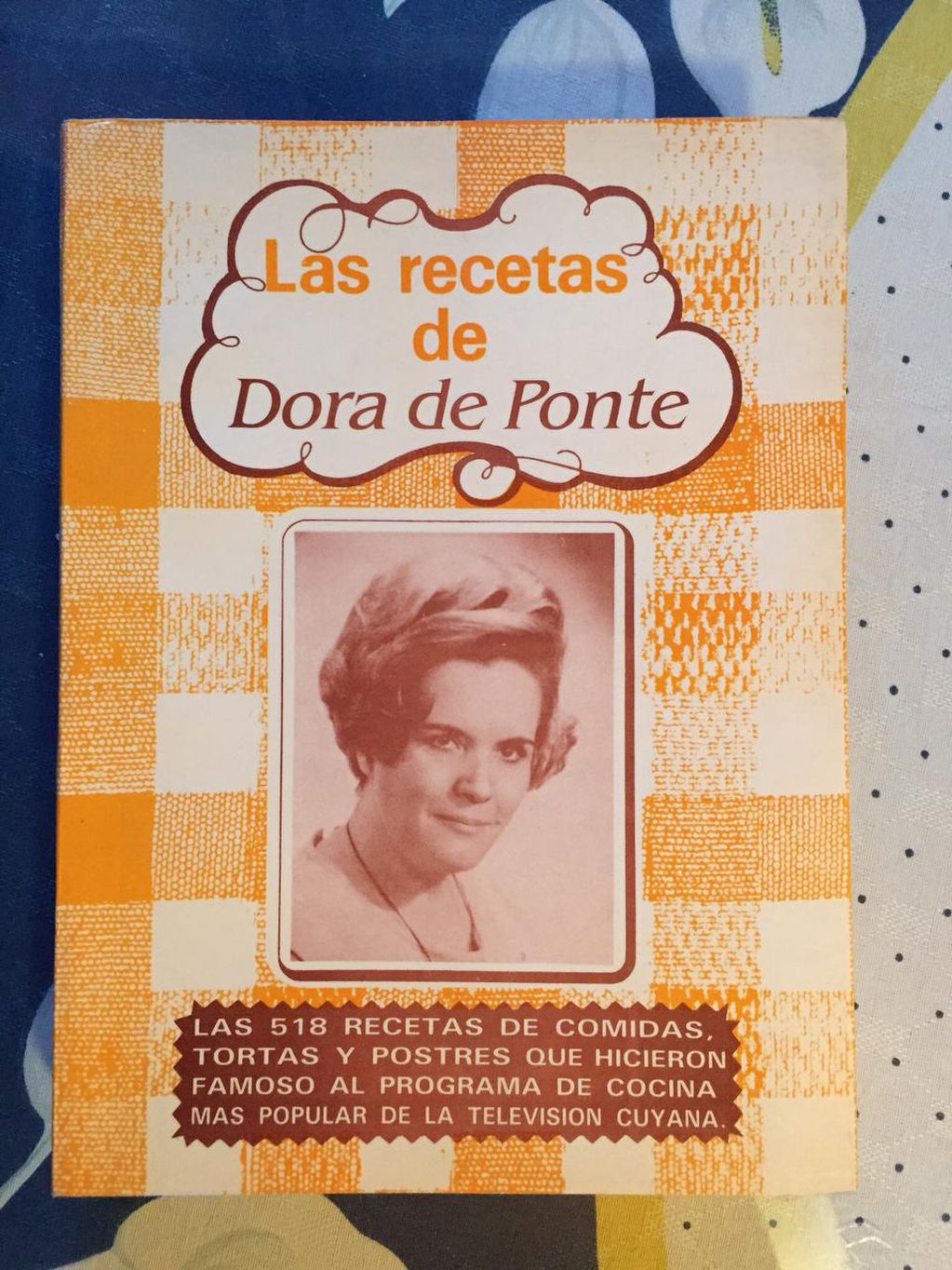 Un libro con las mejores recetas de Dora de Ponte, conocida cariñosamente como "Dorita".