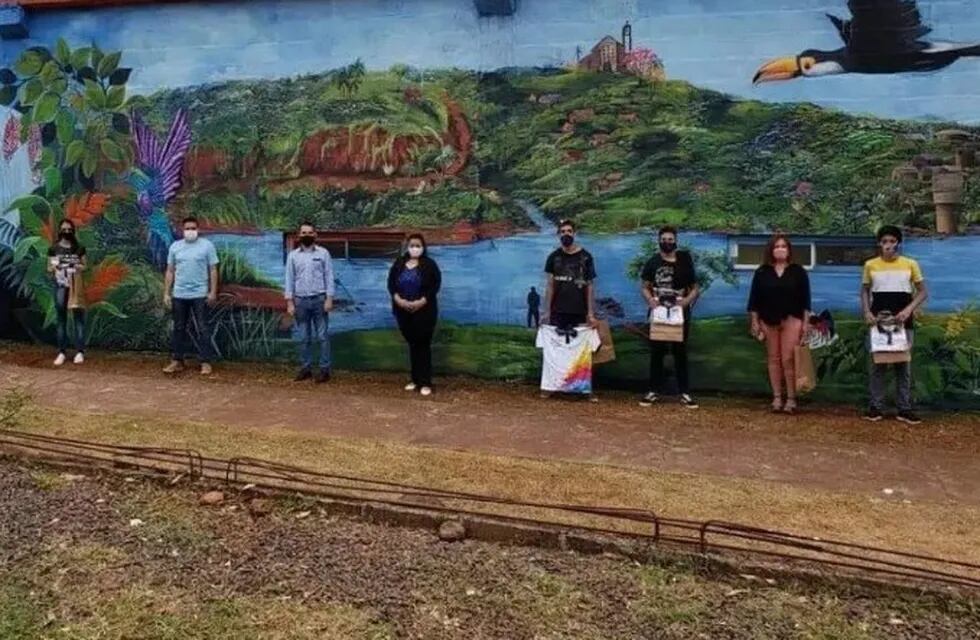 Pitan un mural en Puerto Piray en el marco de su Aniversario